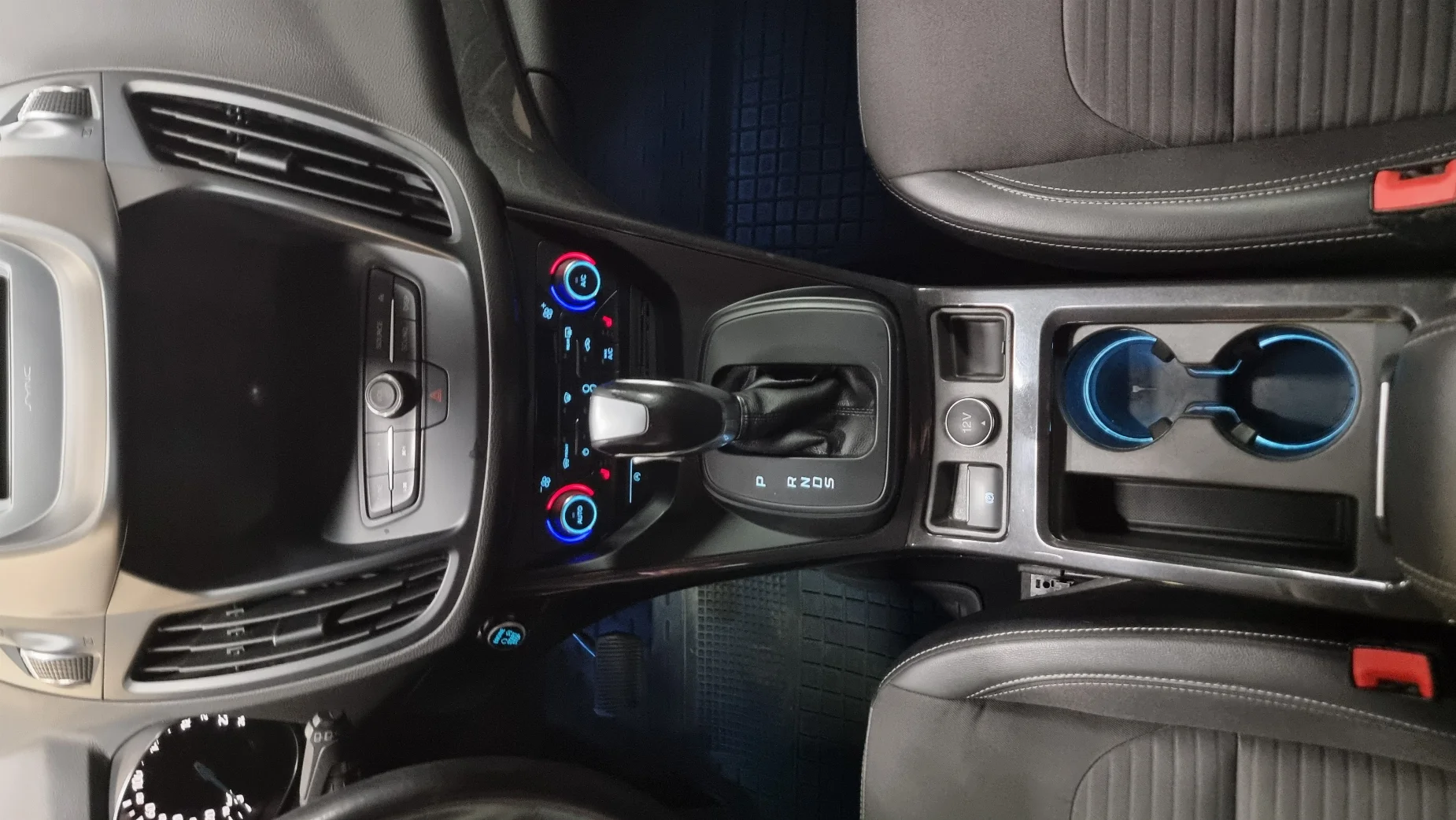 Ford Kuga photo